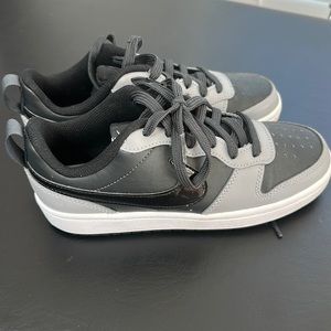 Nike low dunks gray and black